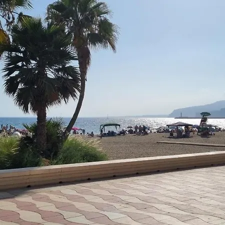 En Paseo Maritimo * Almeria
